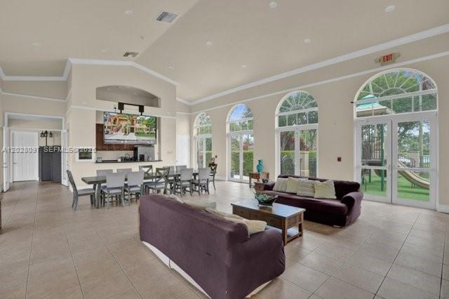 975 NE 34th Ave # 103