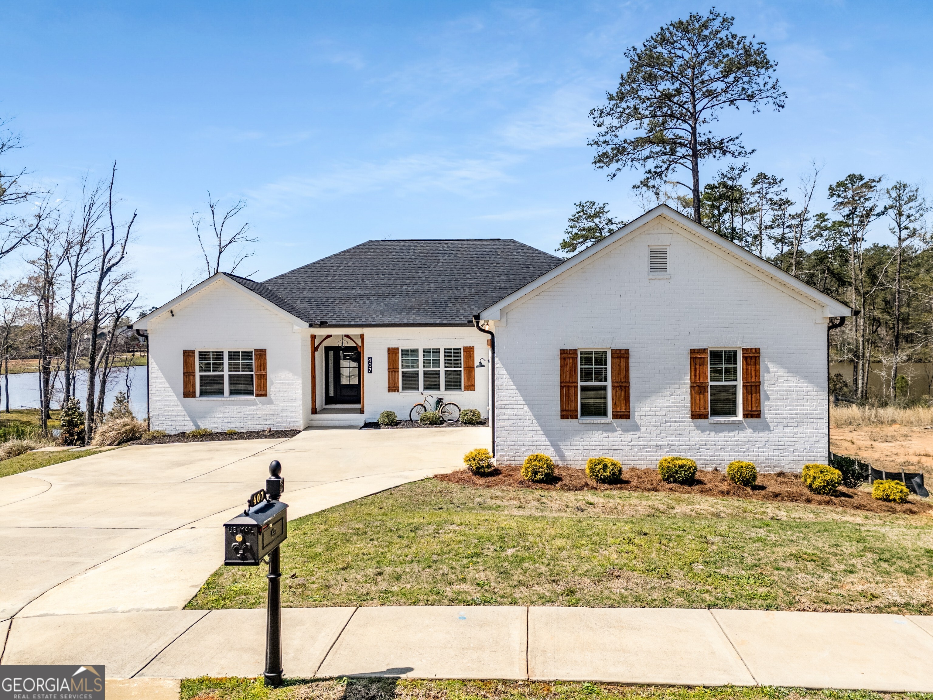 407 Lakeview Way