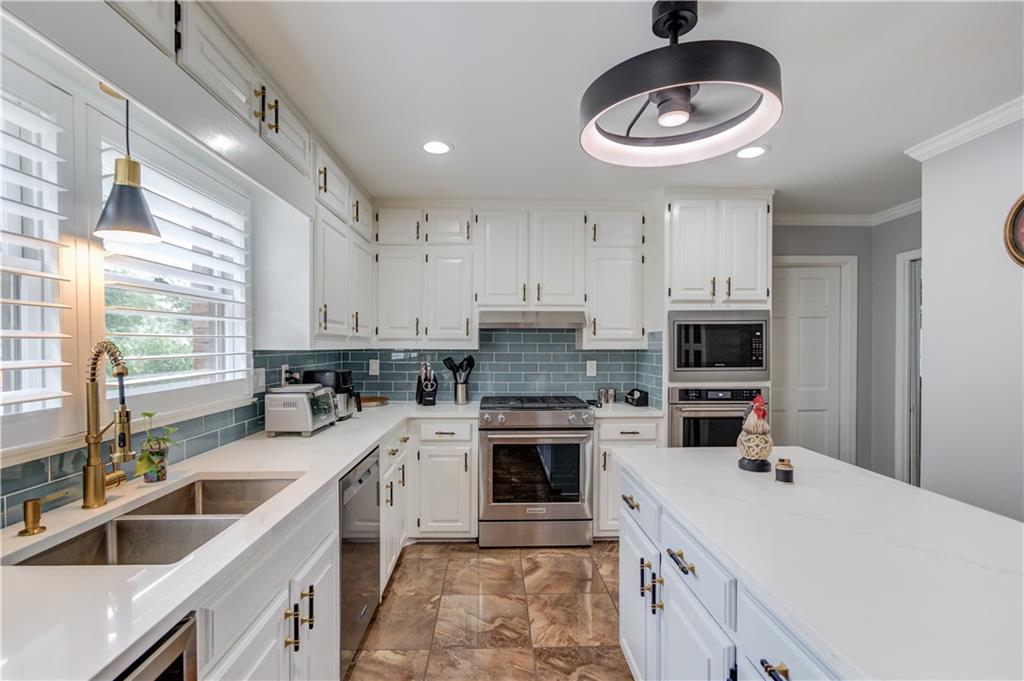 710 HAMBRICK Drive SW