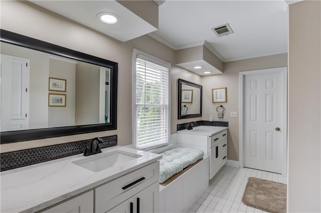 710 HAMBRICK Drive SW