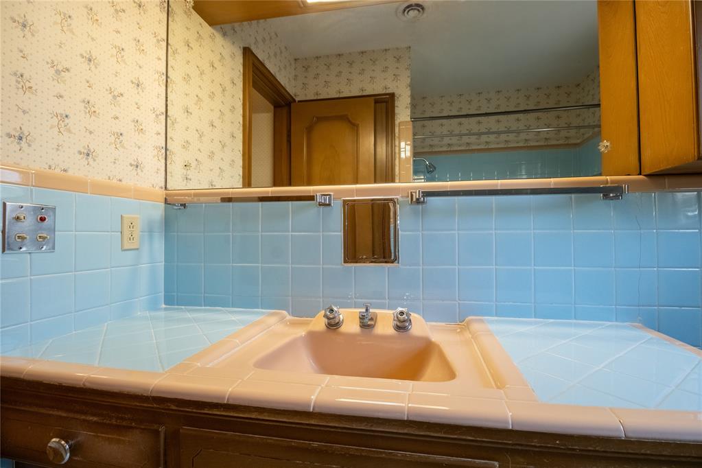 4905 NW 33rd Street