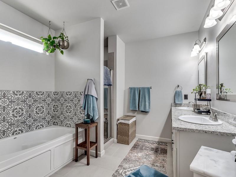 2340 Alta Vista Lane