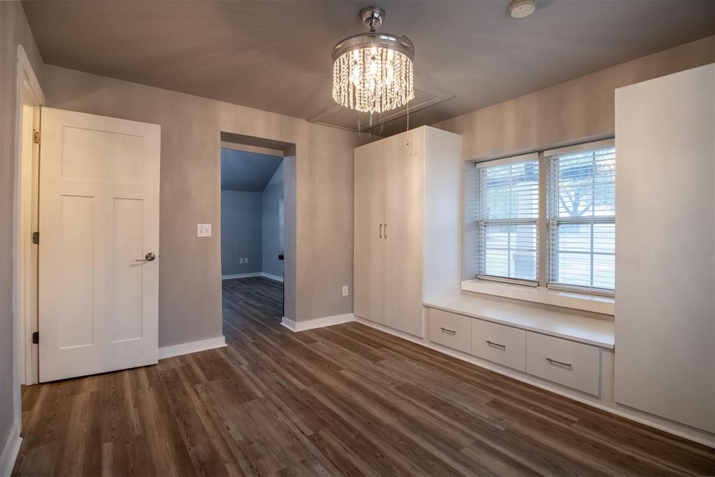 7 E Oak