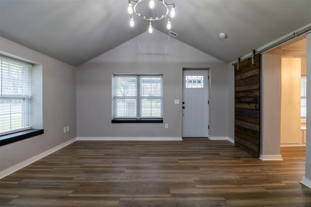 7 E Oak