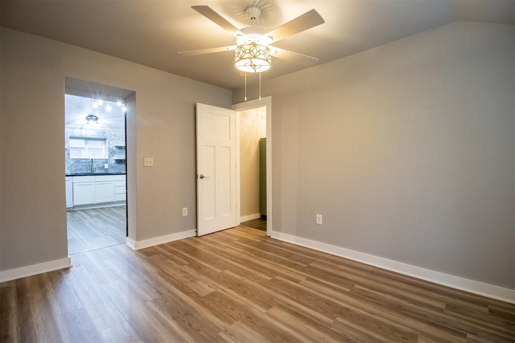 7 E Oak