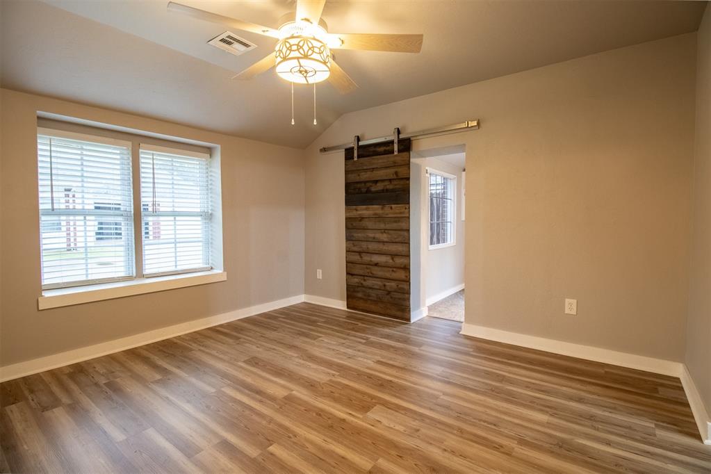 7 E Oak