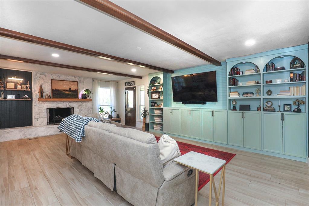 606 N Country Club Terrace