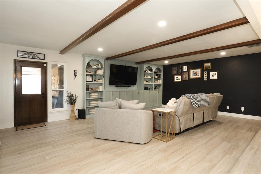 606 N Country Club Terrace