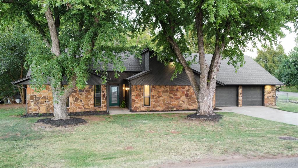 606 N Country Club Terrace
