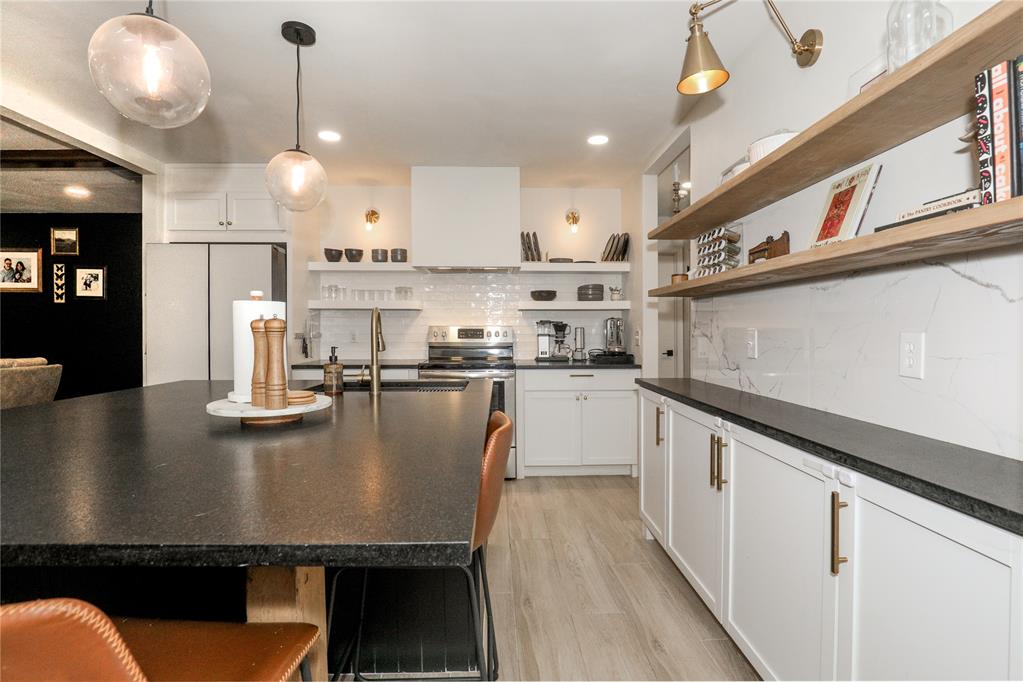 606 N Country Club Terrace