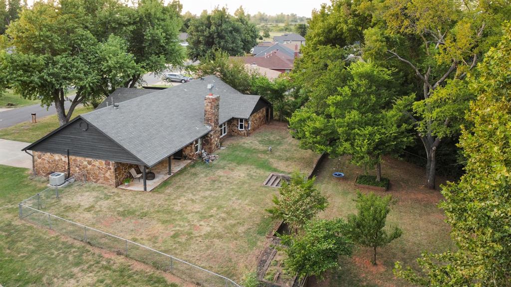606 N Country Club Terrace