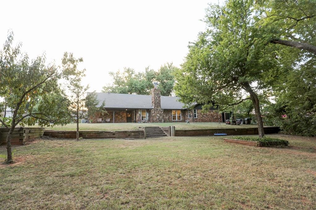 606 N Country Club Terrace