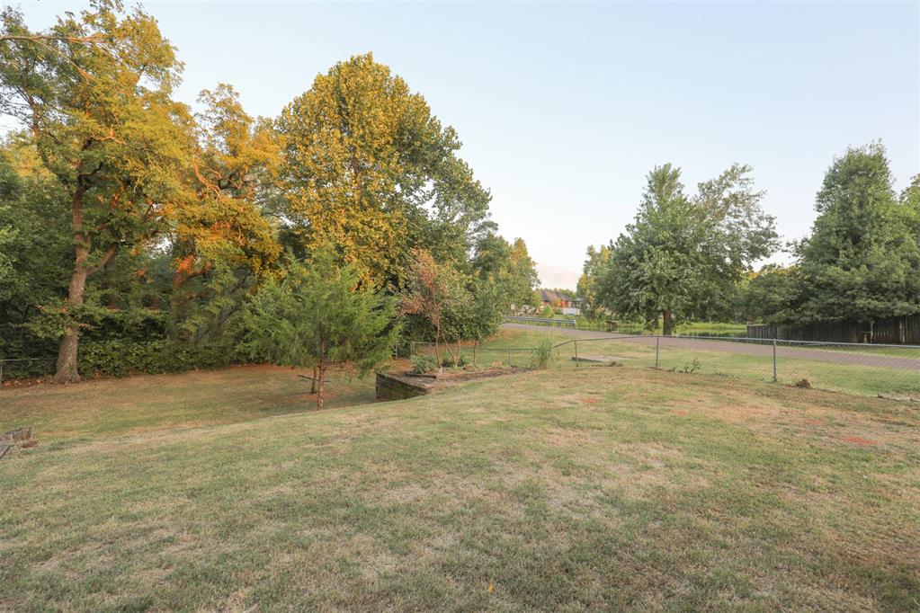 606 N Country Club Terrace