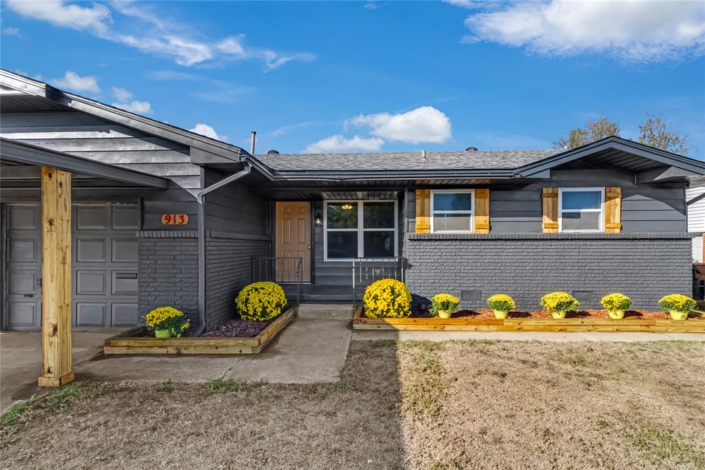 913 Holoway Drive
