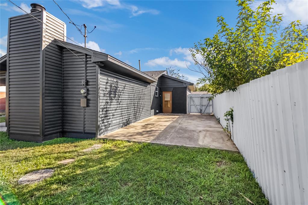 913 Holoway Drive