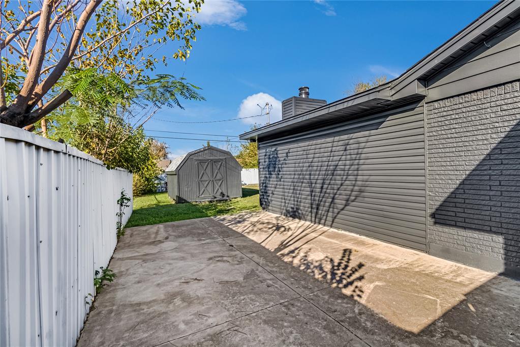 913 Holoway Drive