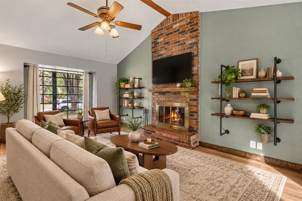 324 E Carson Lane