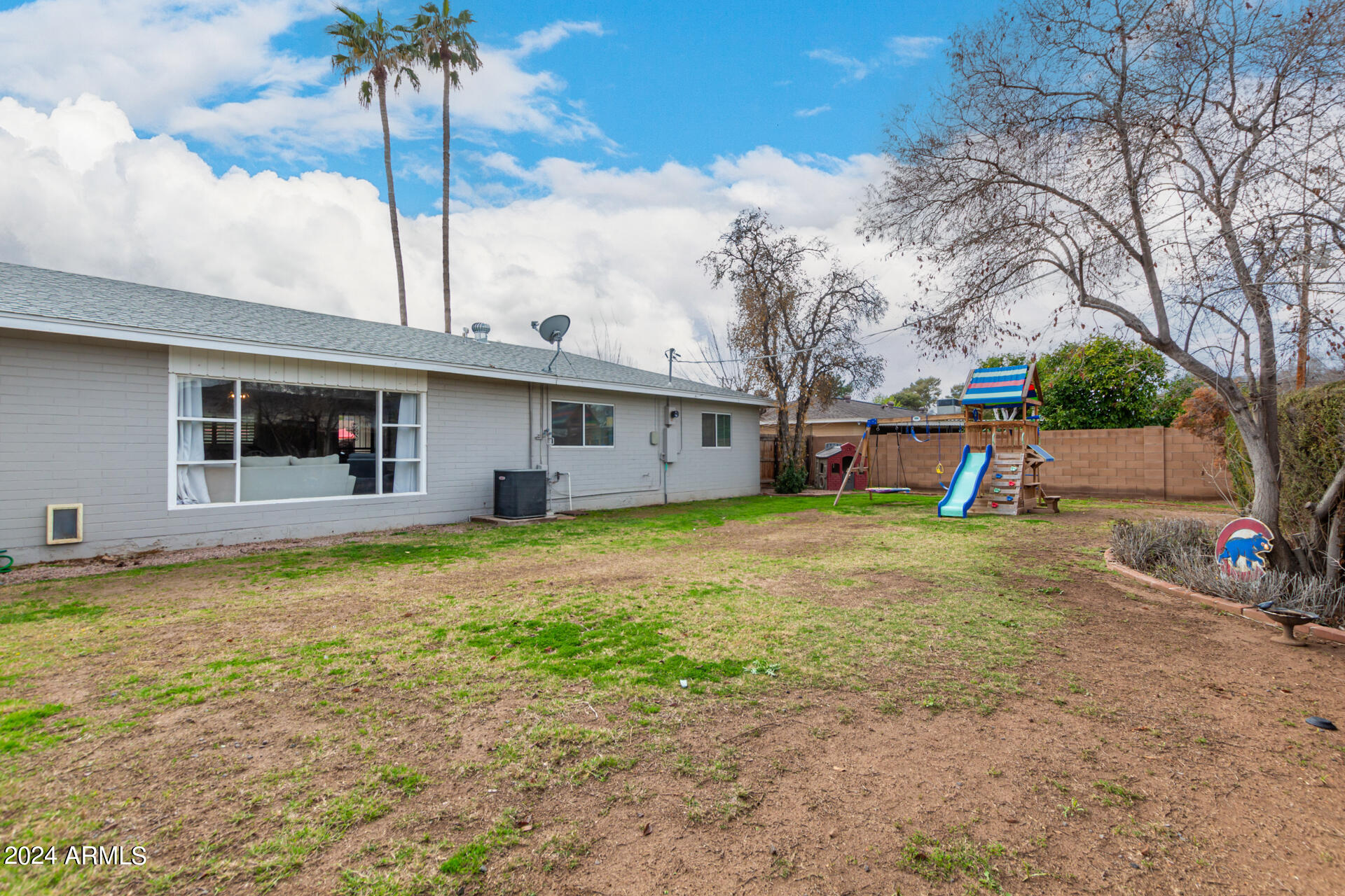 818 W TUCKEY Lane