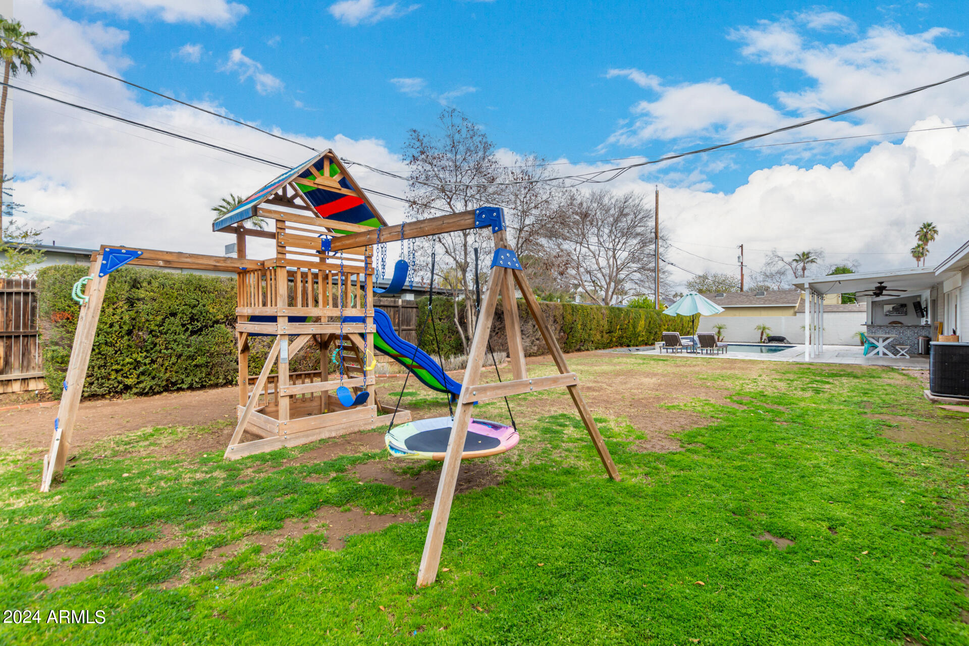 818 W TUCKEY Lane