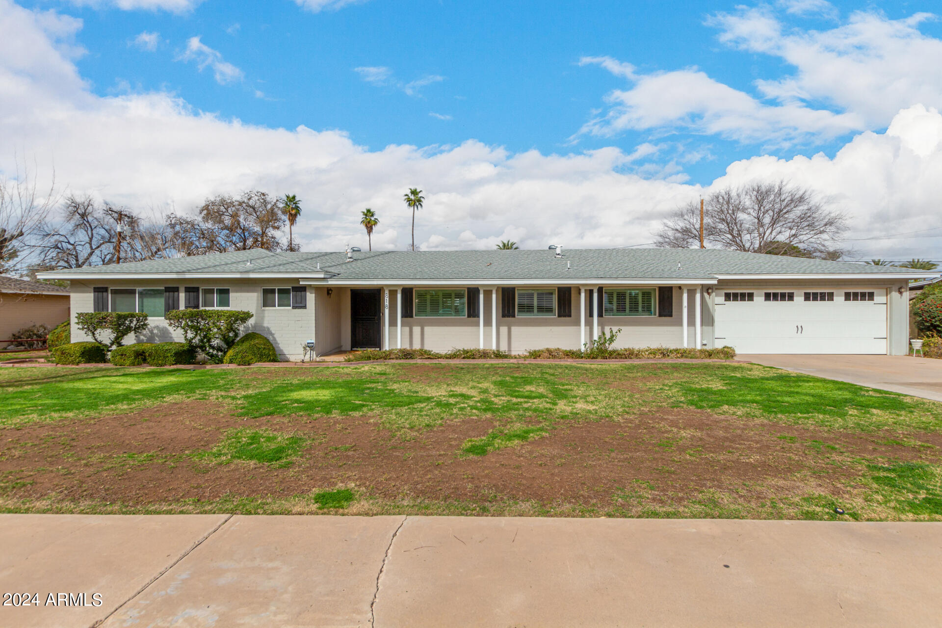 818 W TUCKEY Lane