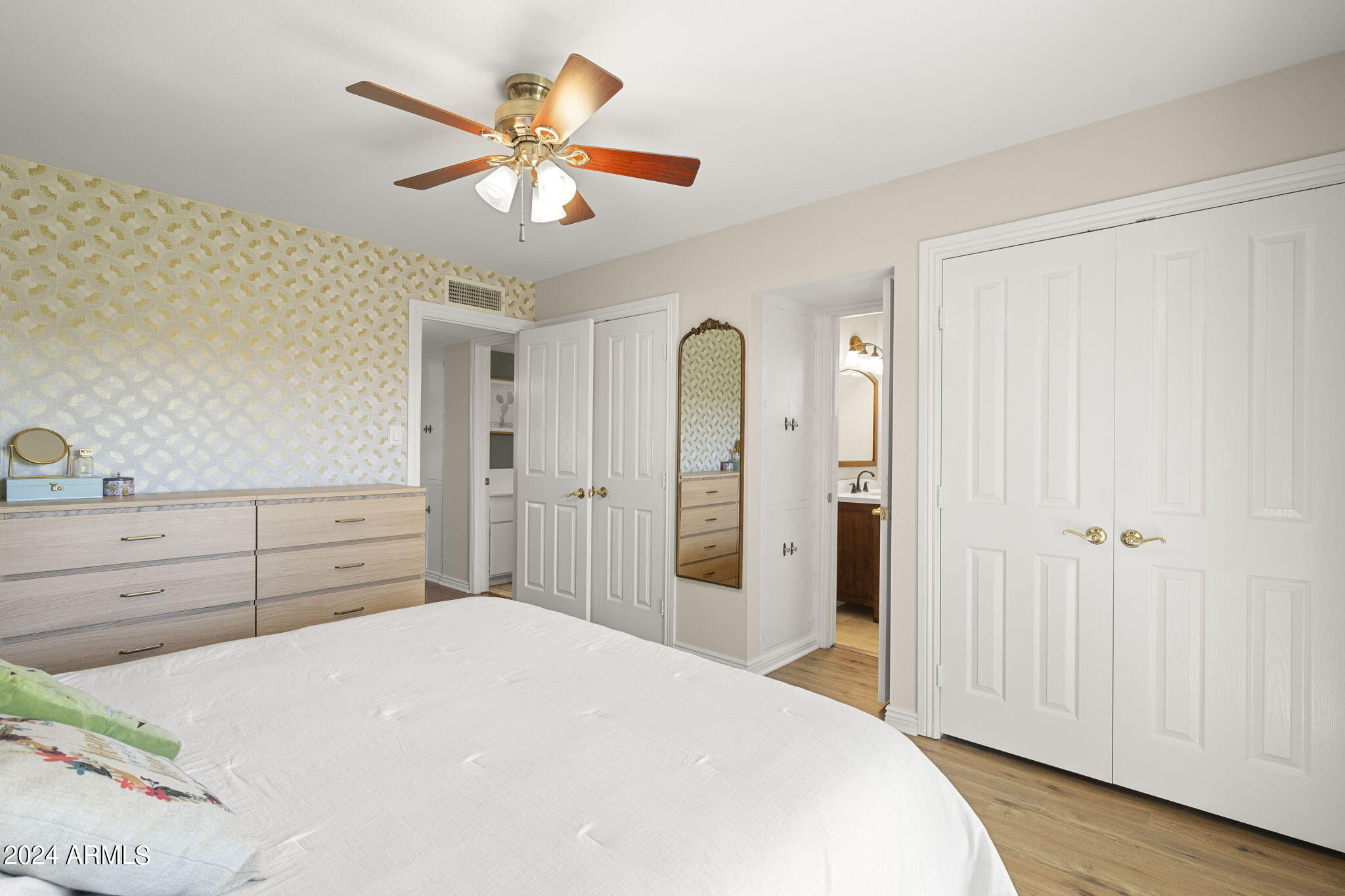 1637 E SIERRA VISTA Drive