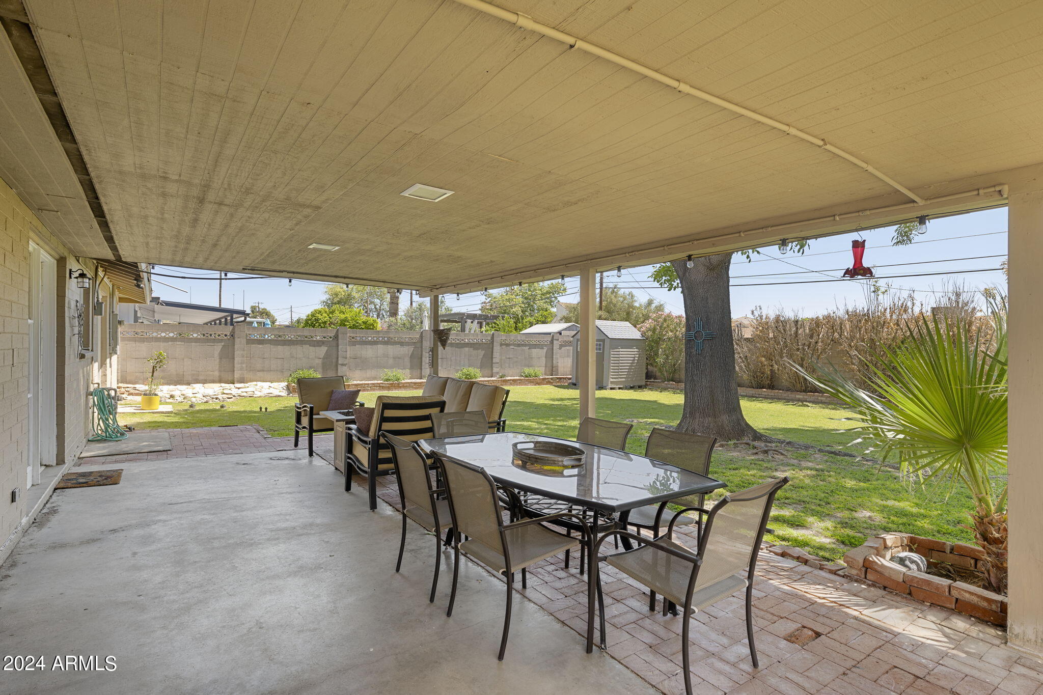 1637 E SIERRA VISTA Drive