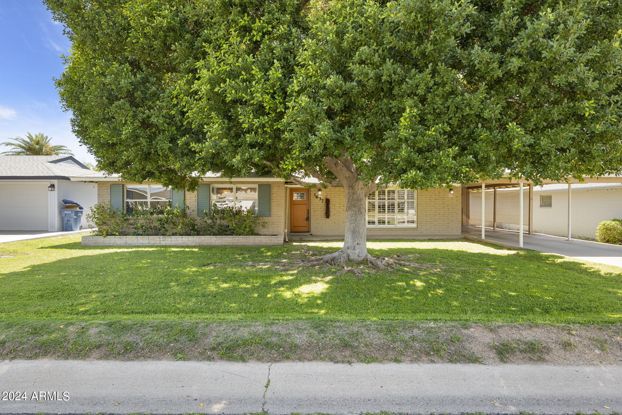 1637 E SIERRA VISTA Drive
