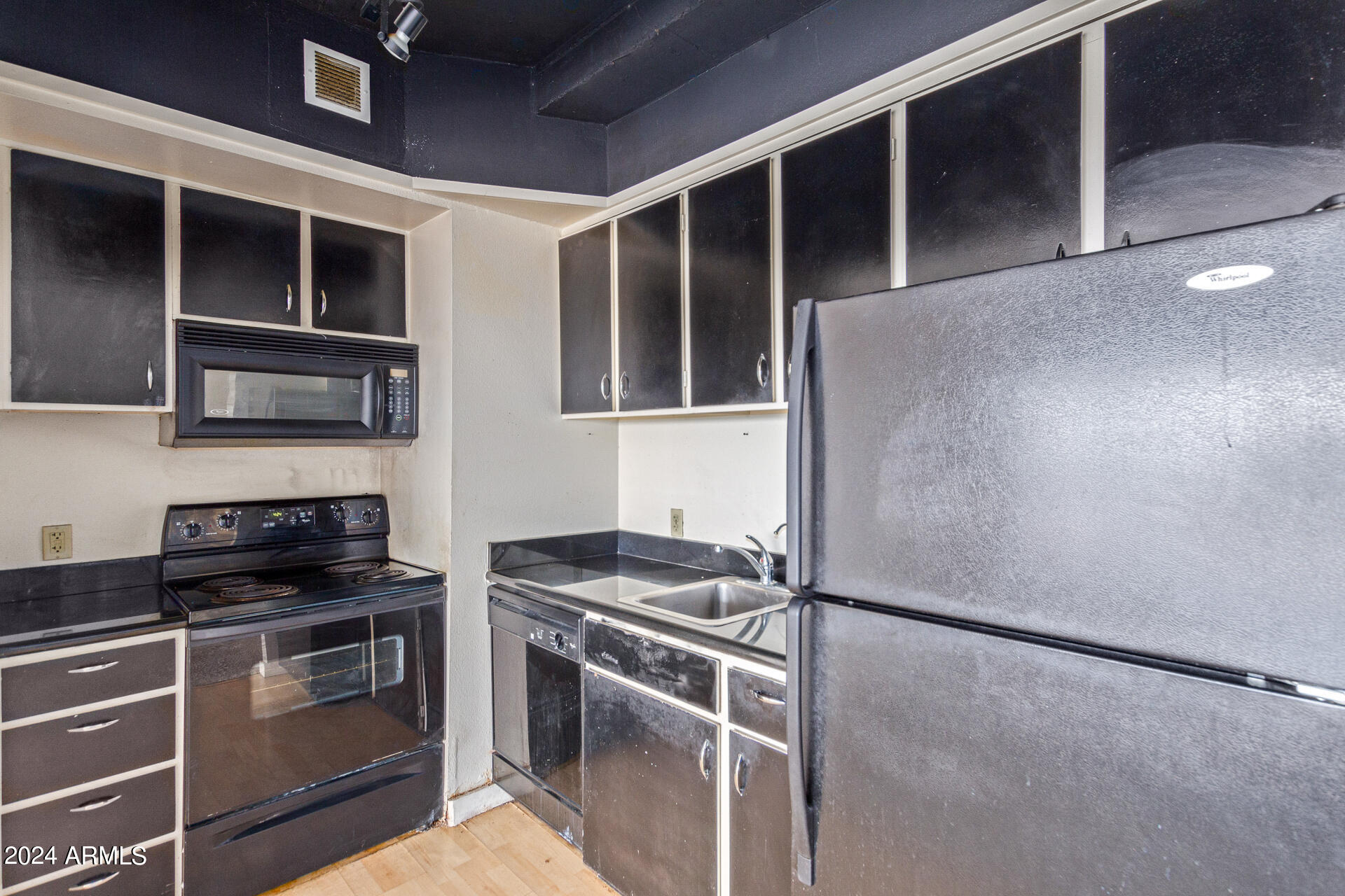 4750 N CENTRAL Avenue, 6R