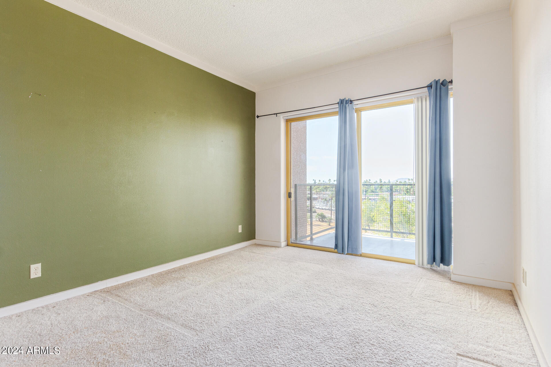 4750 N CENTRAL Avenue, 6R