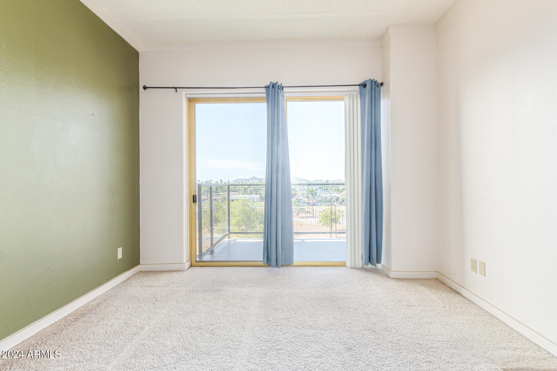 4750 N CENTRAL Avenue, 6R