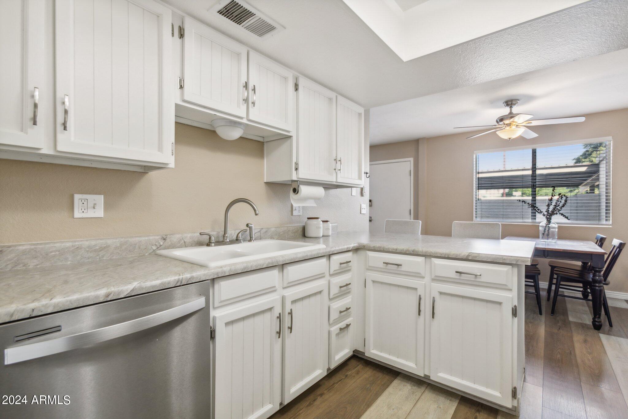 8225 N CENTRAL Avenue, 36