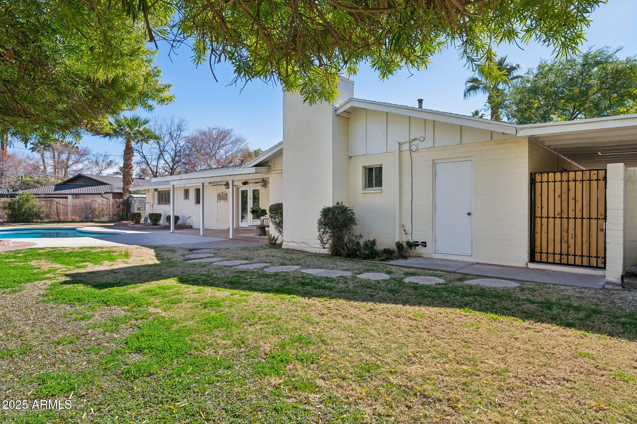 602 W PALMAIRE Avenue