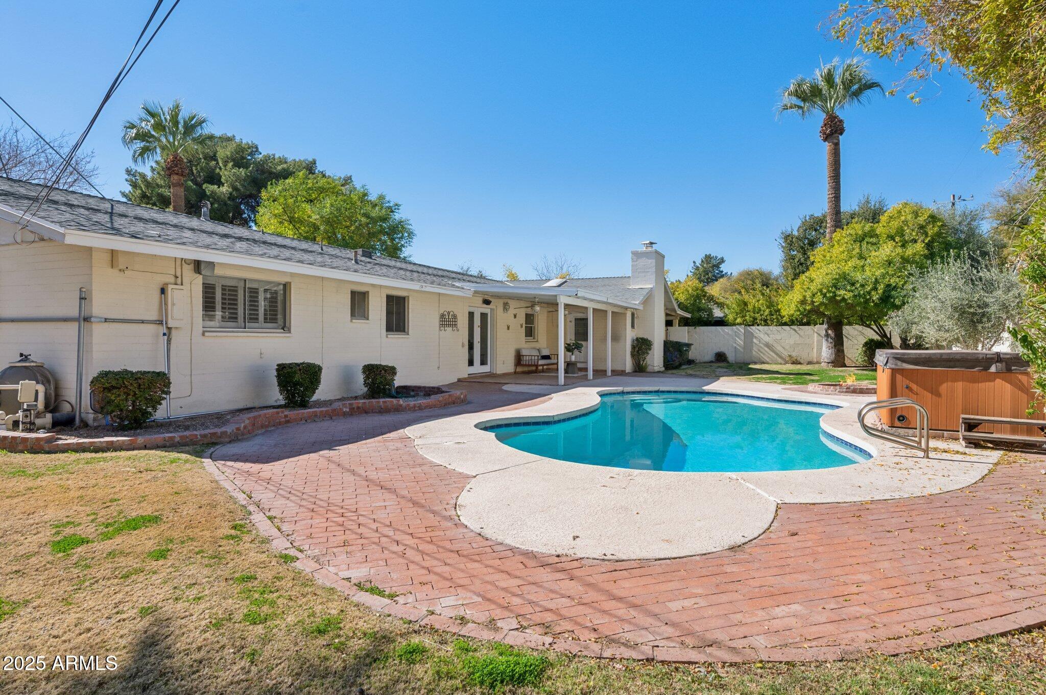 602 W PALMAIRE Avenue