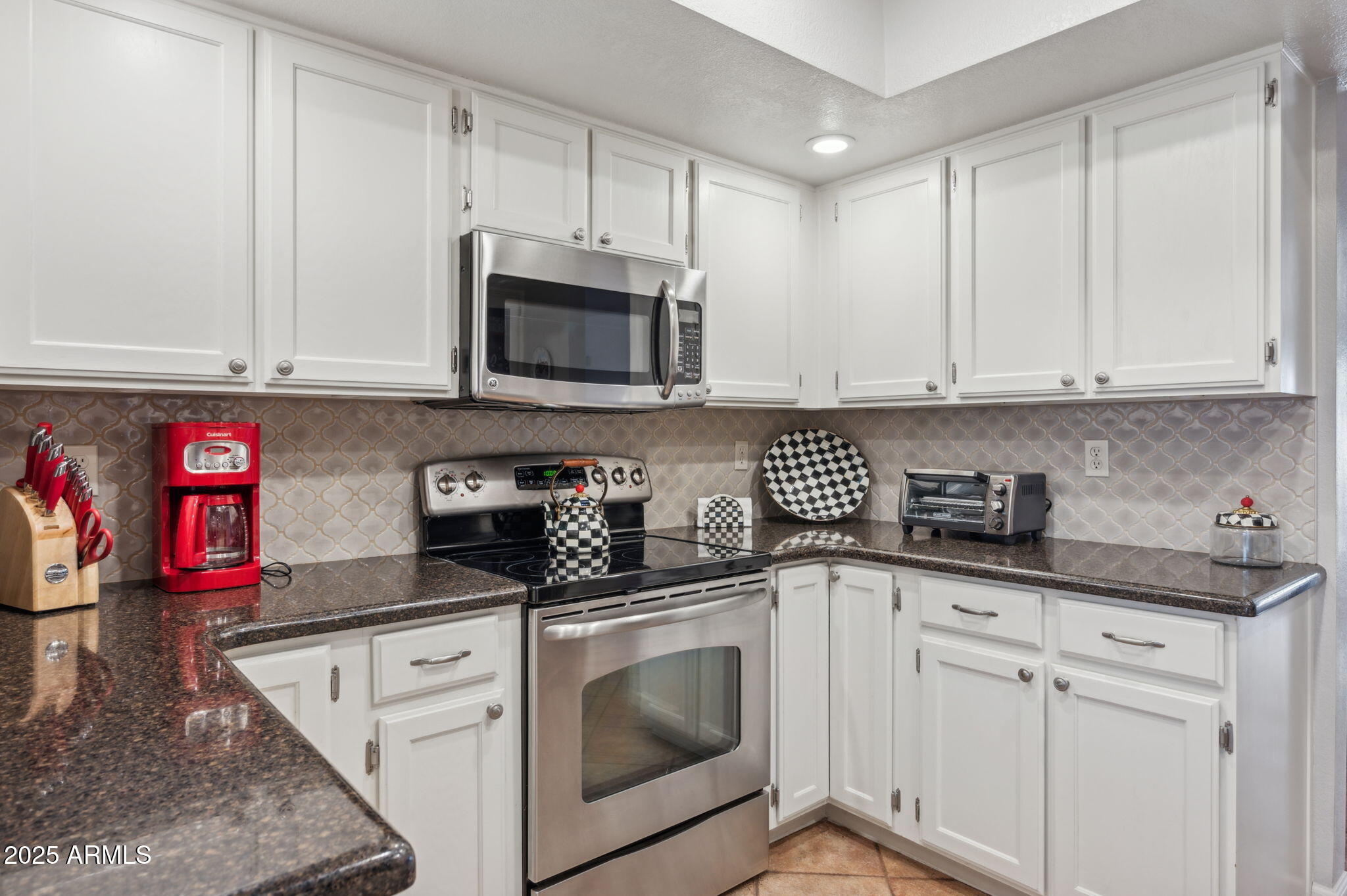 10 W Georgia Avenue, 8