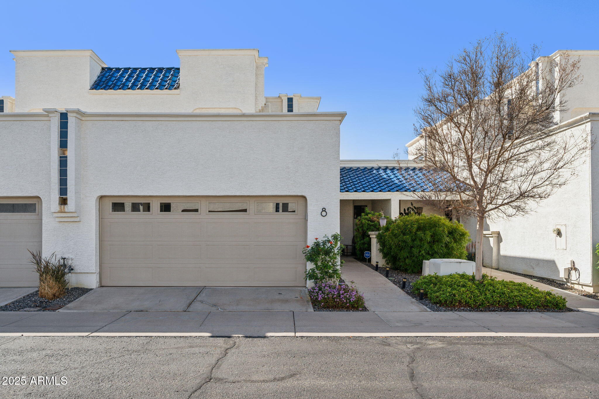 10 W Georgia Avenue, 8