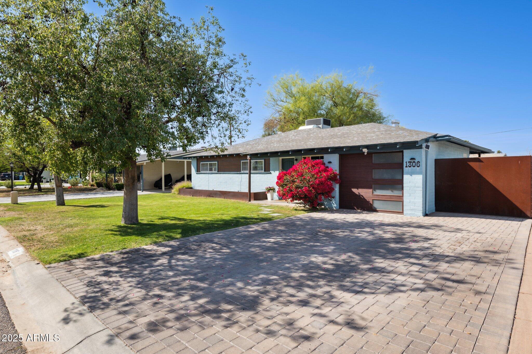 1306 W MEADOWBROOK Avenue