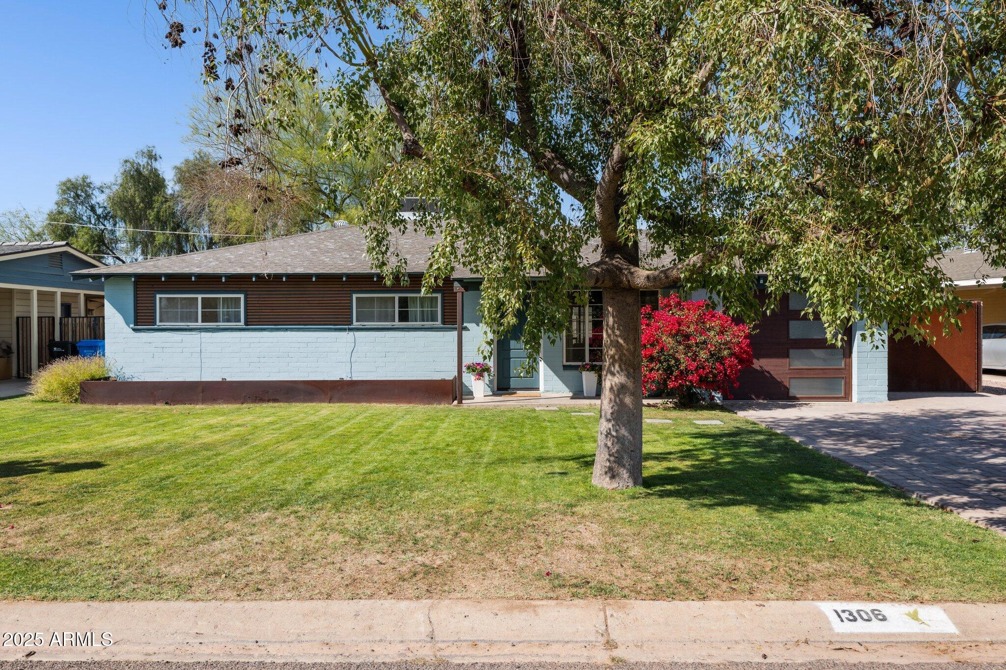 1306 W MEADOWBROOK Avenue