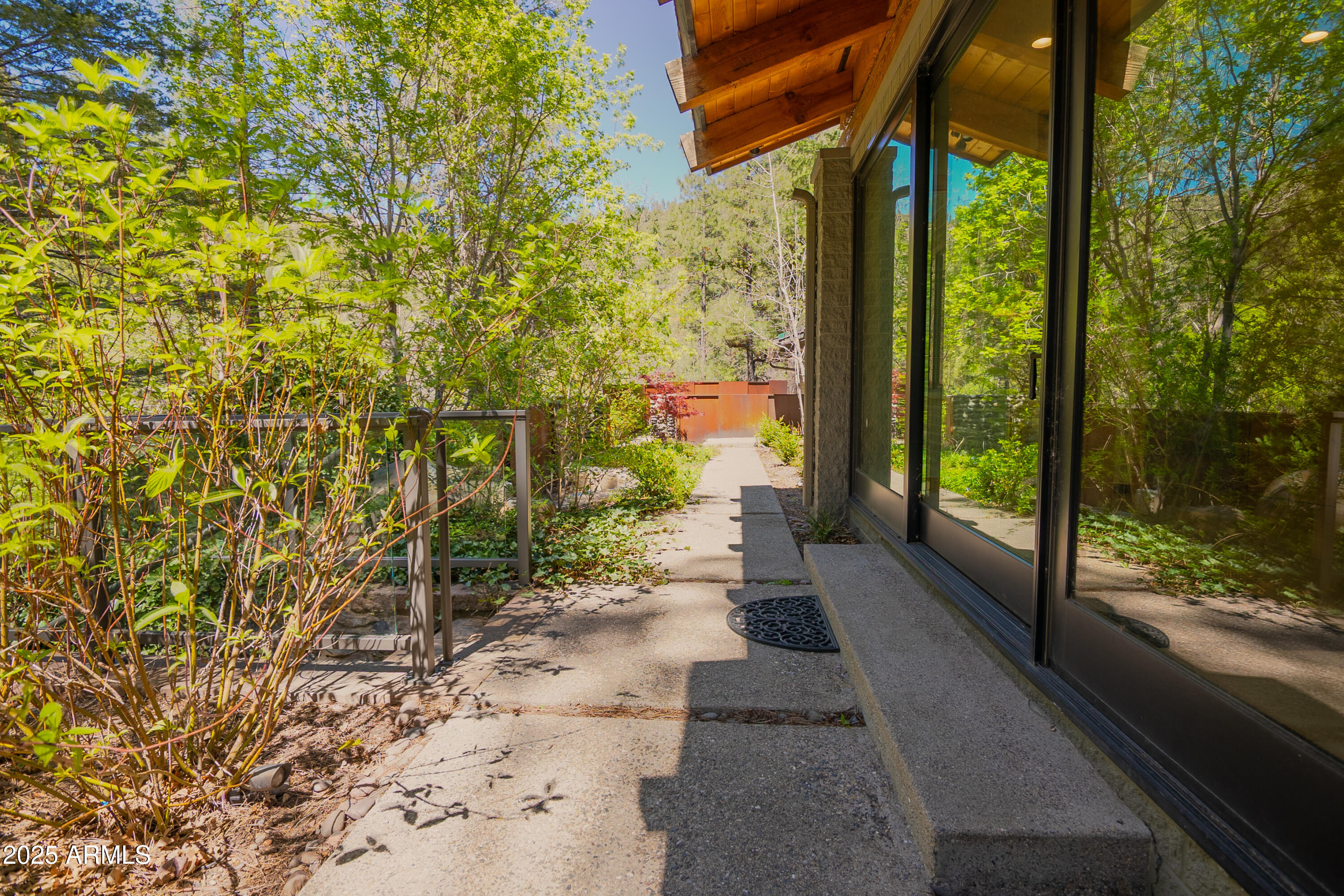 10647 N State Route 89a