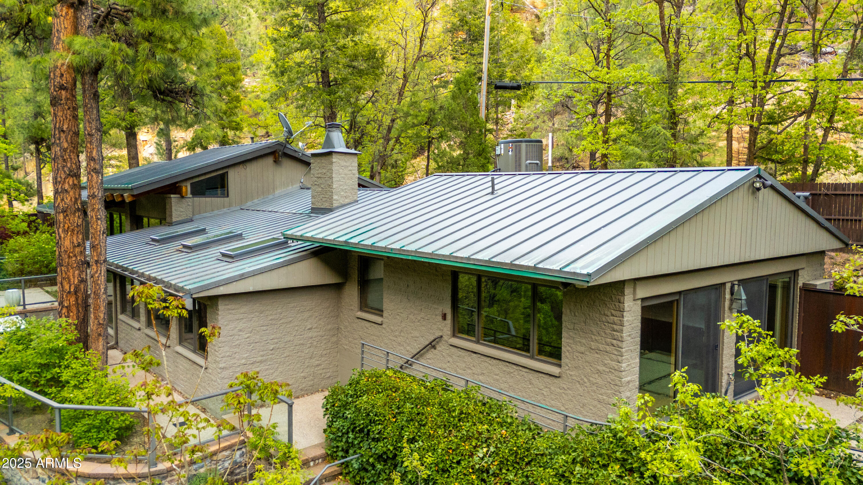10647 N State Route 89a