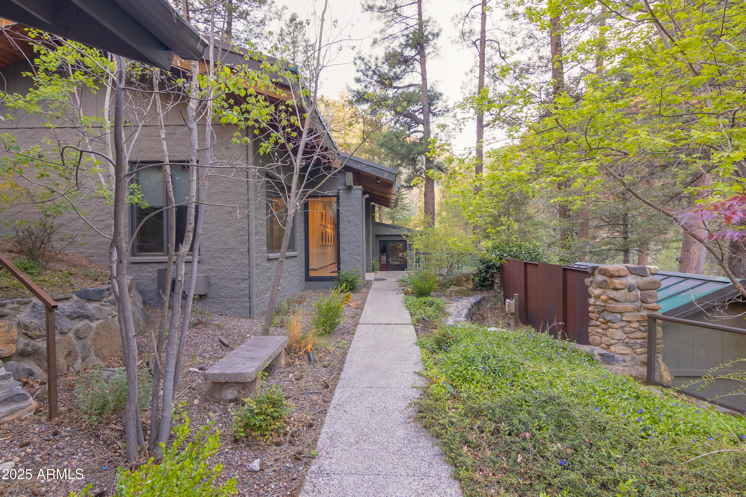 10647 N State Route 89a