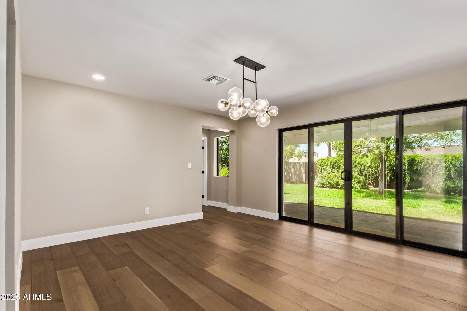 1540 W LAWRENCE Lane
