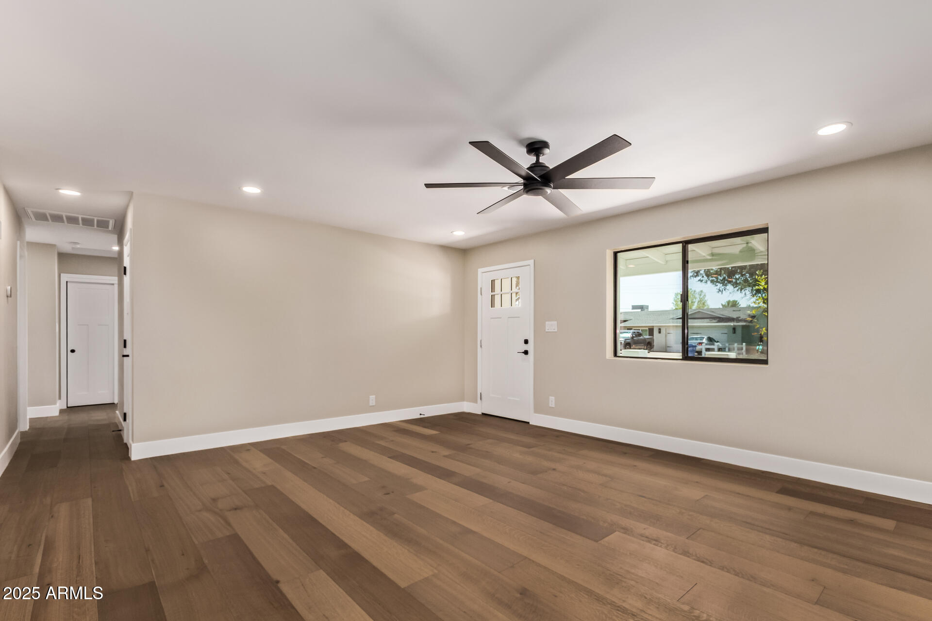 1540 W LAWRENCE Lane