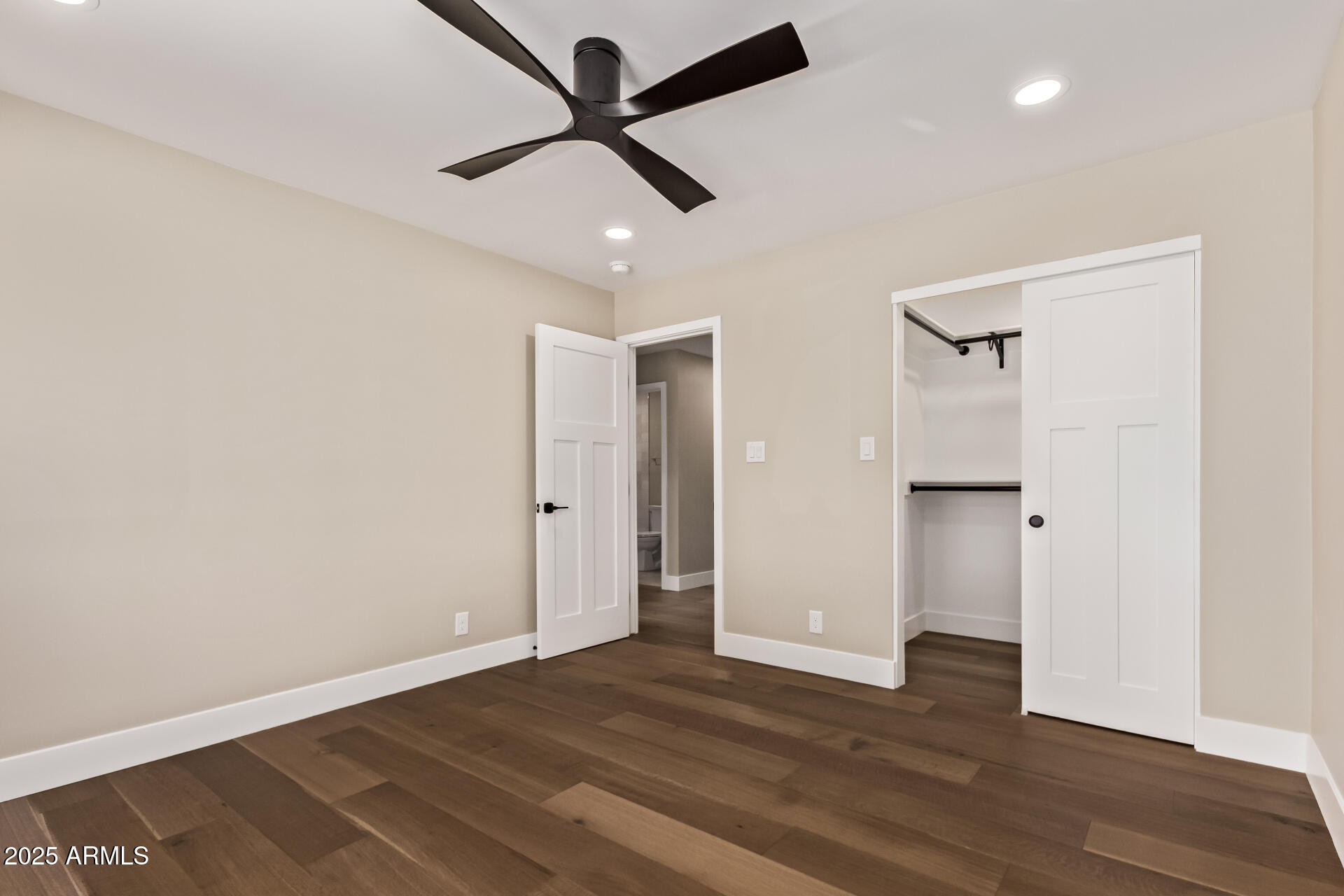 1540 W LAWRENCE Lane