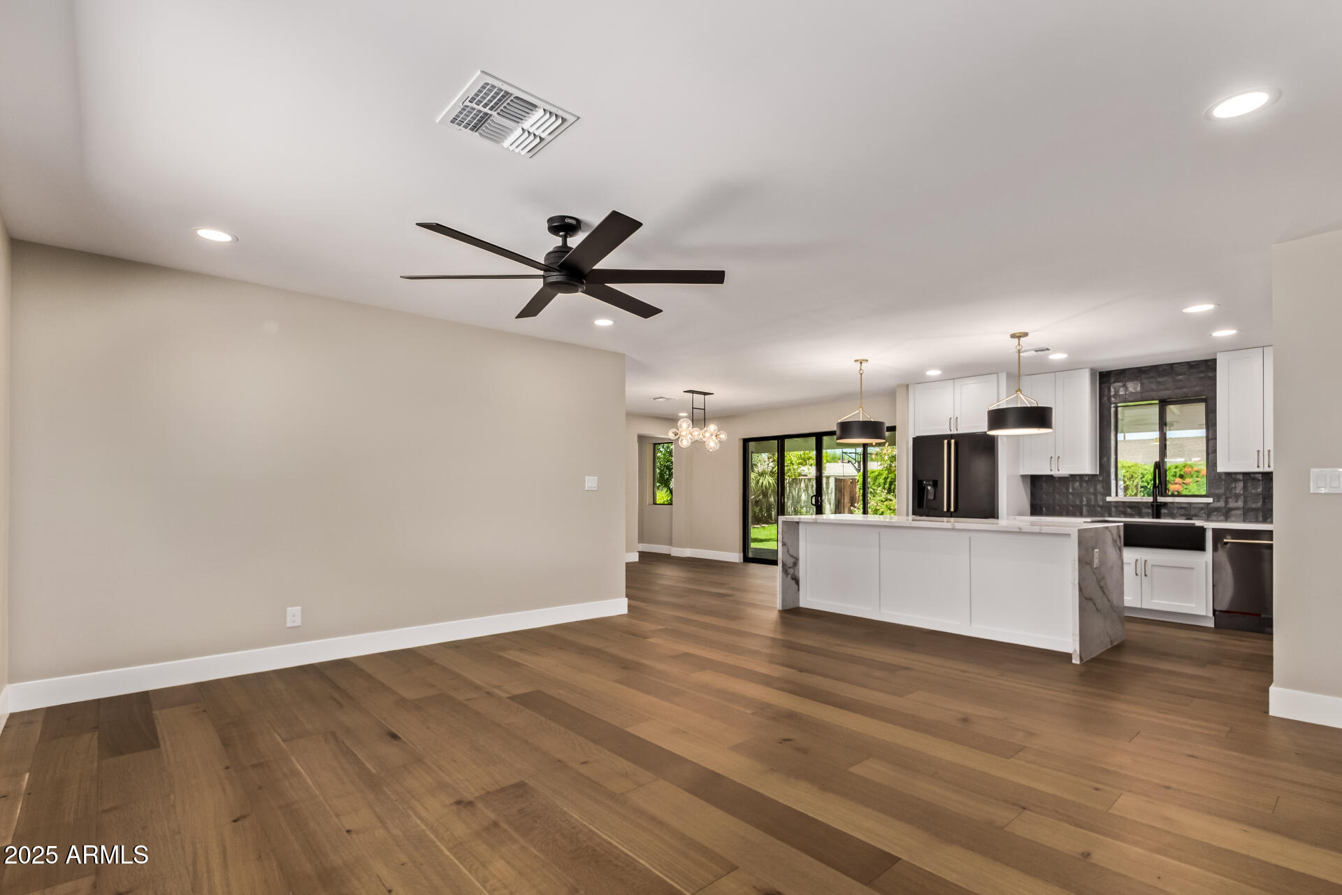 1540 W LAWRENCE Lane