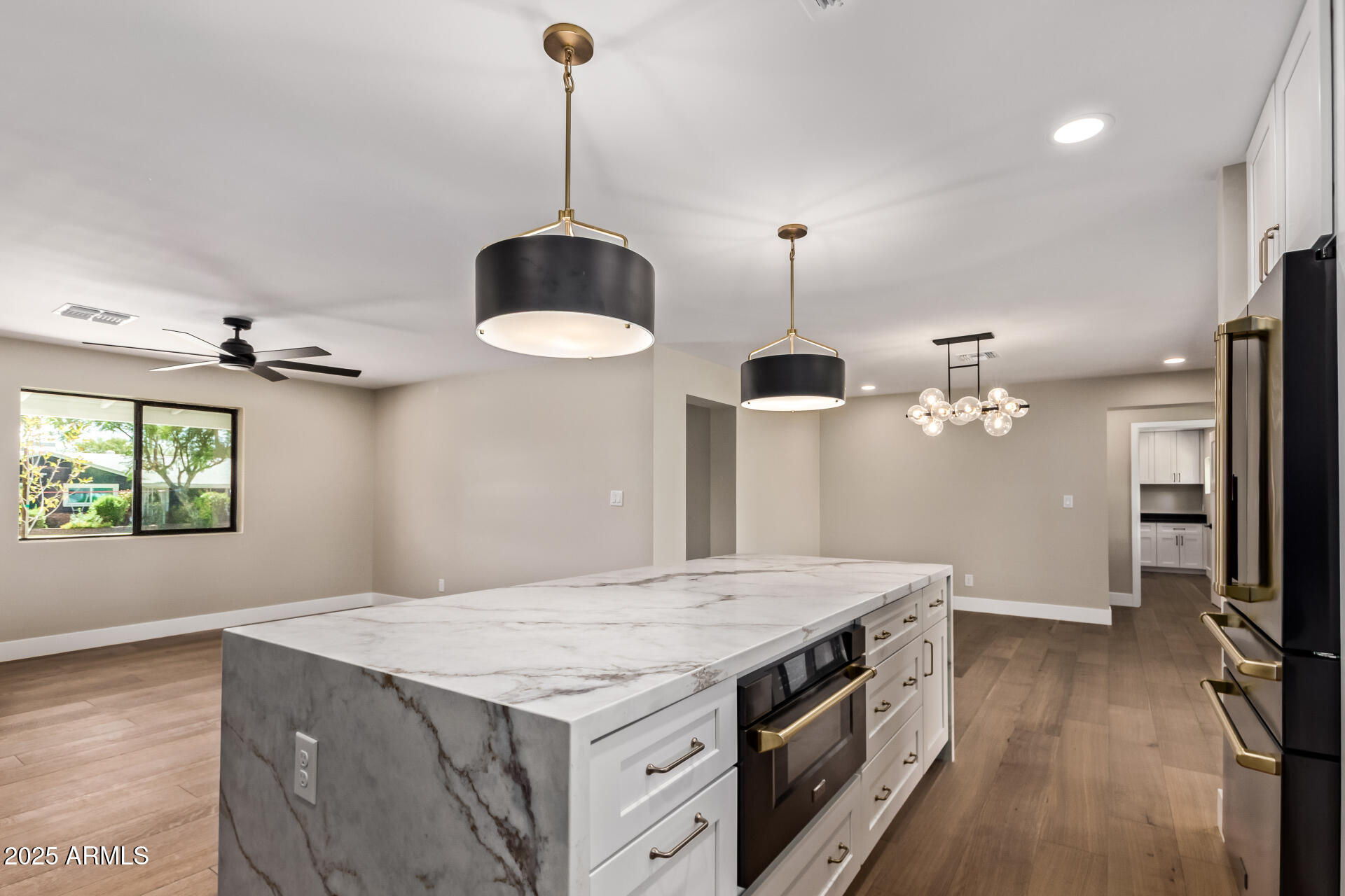 1540 W LAWRENCE Lane