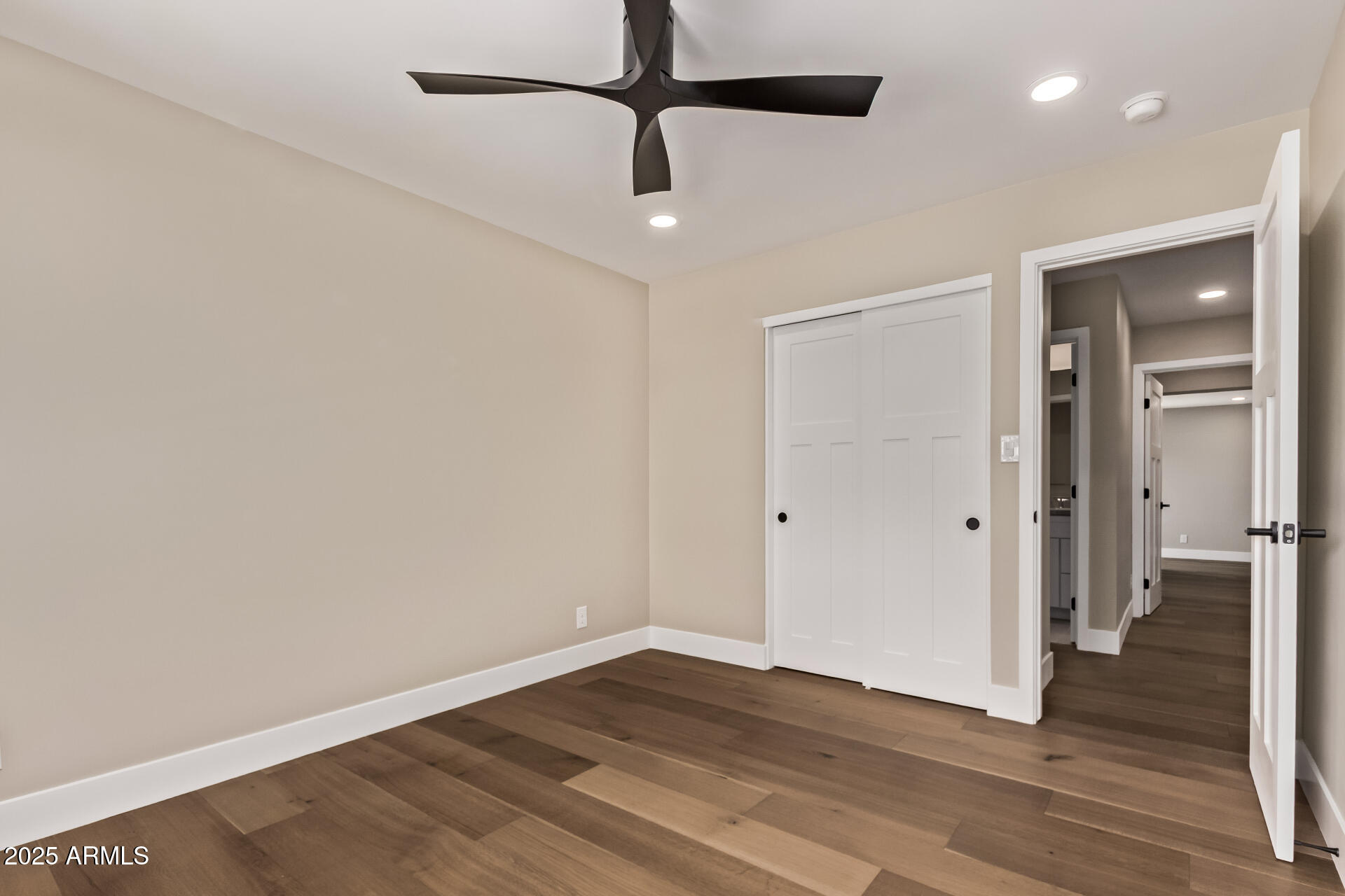 1540 W LAWRENCE Lane