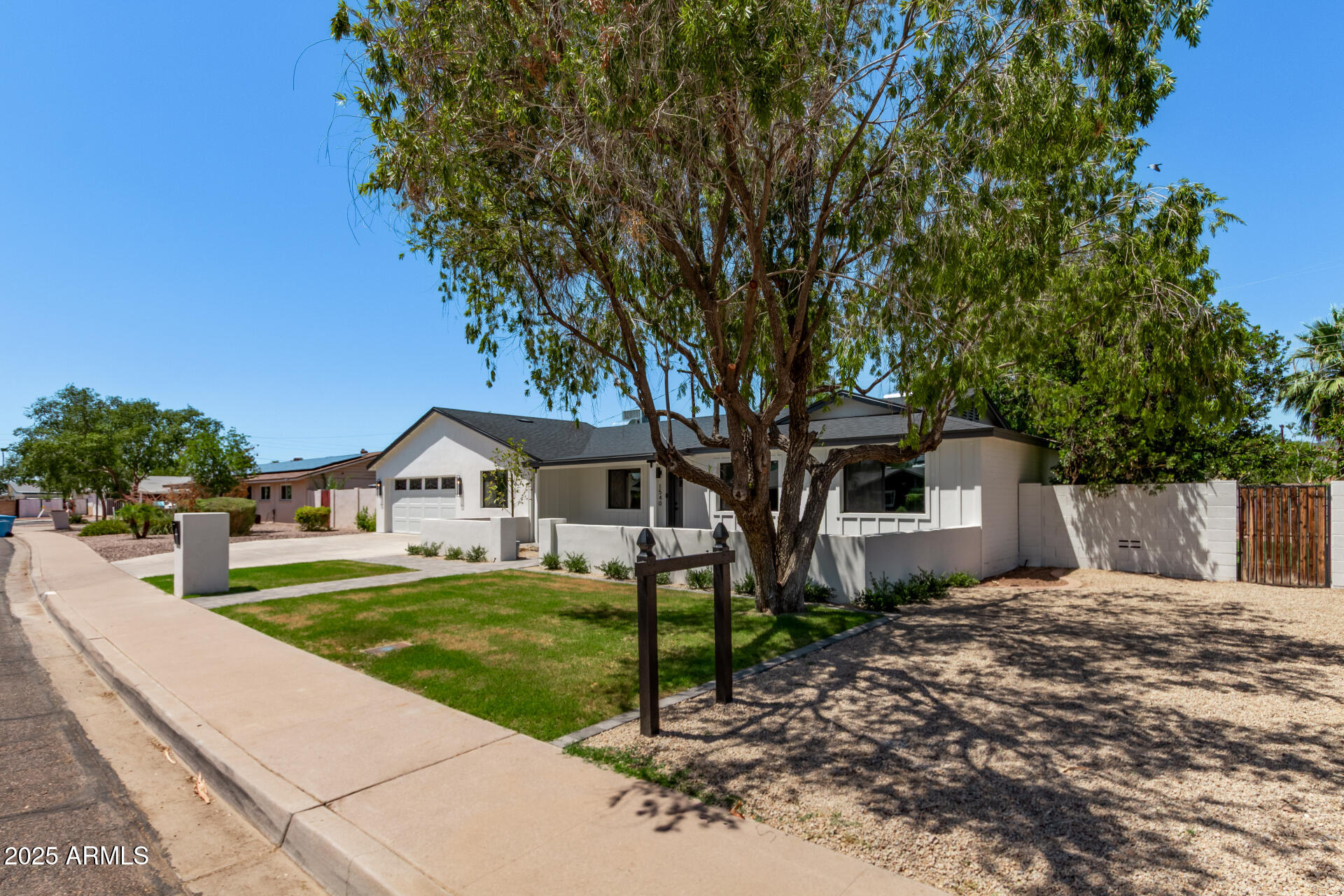 1540 W LAWRENCE Lane