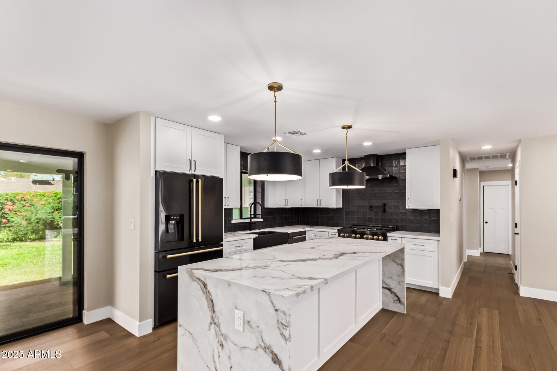 1540 W LAWRENCE Lane