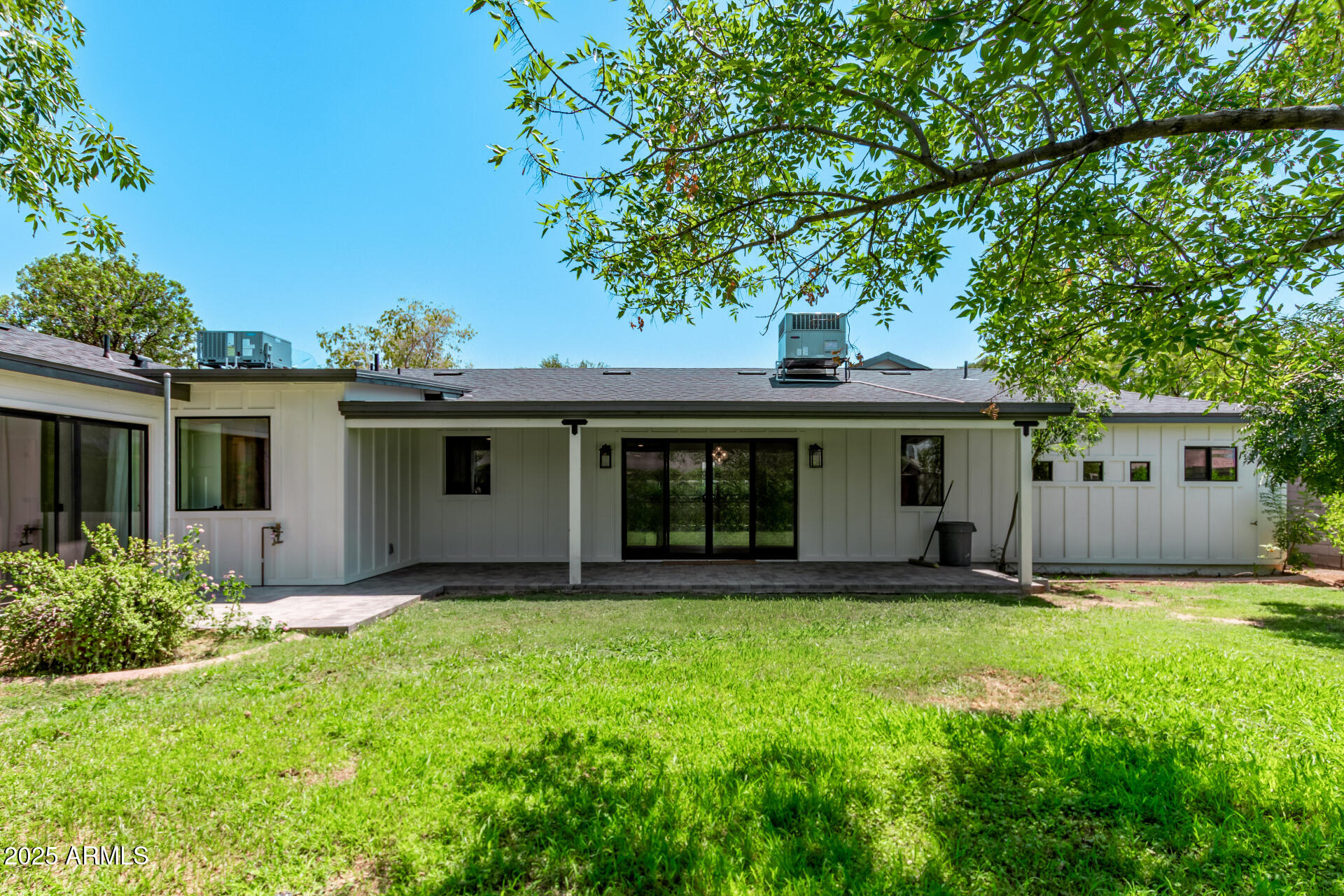 1540 W LAWRENCE Lane