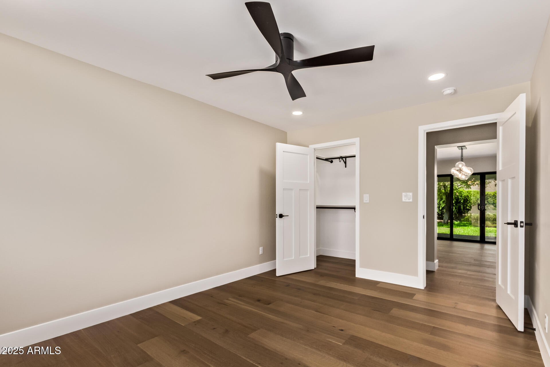 1540 W LAWRENCE Lane